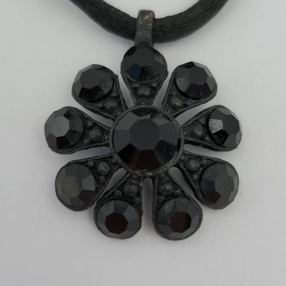 Robert Rose Black Rhinestone Flower Necklace - Picture 2 of 7